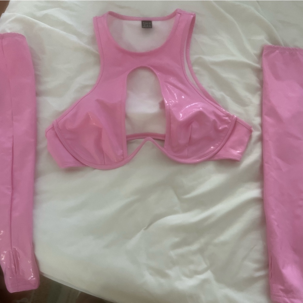 pink top / sleeves